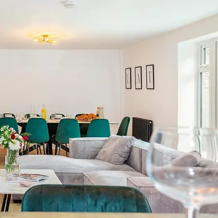 Pinfold House * Wistow