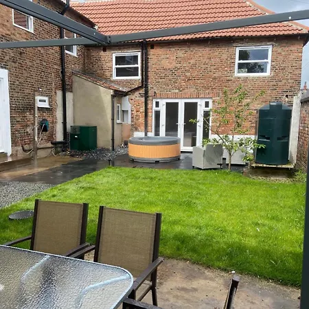 Nyaraló Pinfold House *